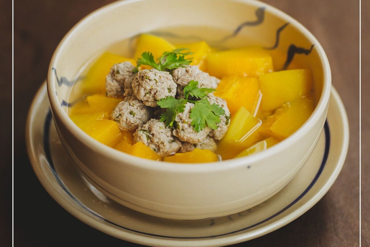 Canh bí đỏ thịt bằm